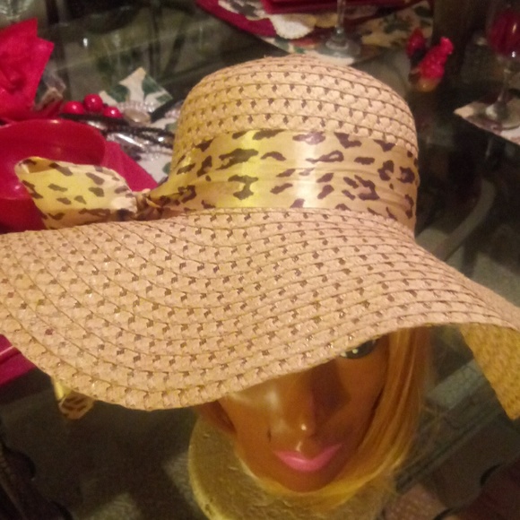 Straw Hat - Picture 2 of 3